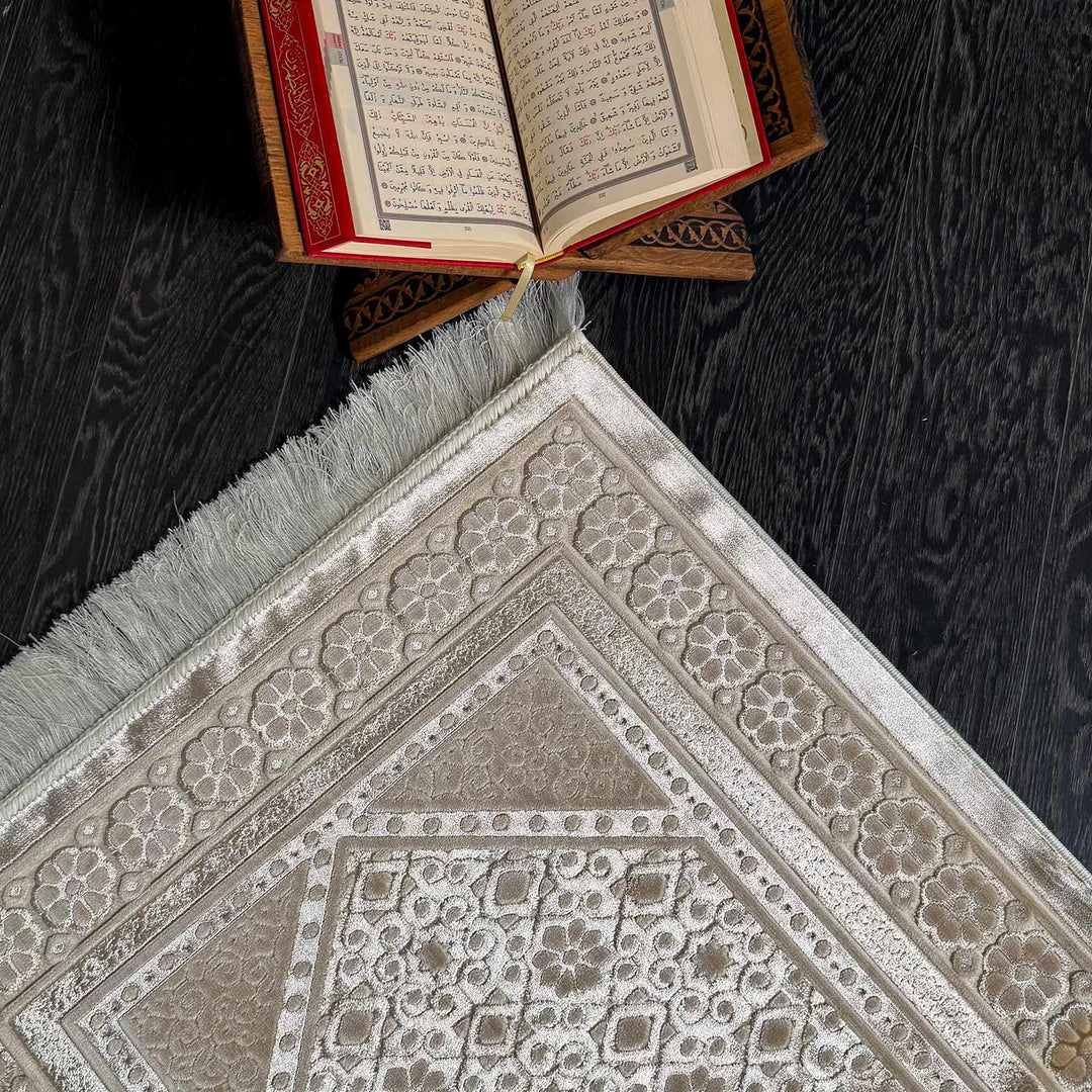 Prayer Gift Set with Special Box (Prayer Rug and Quran) - WABOX005