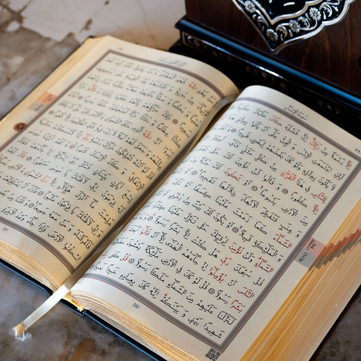 Premium Quran Box and Quran with Silver Engravings - WAP015