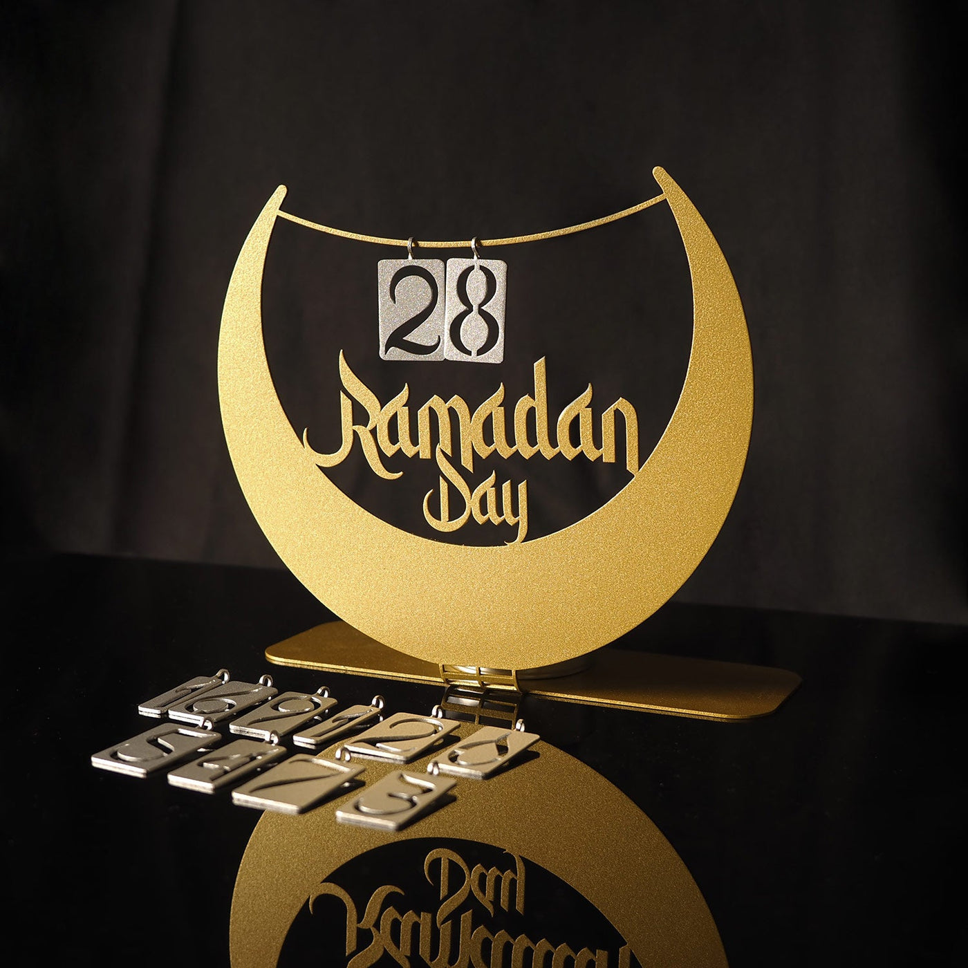 تصميم بفكرة جديد لهلال رمضان مع التقويم الخاص بشهر رمضان - WAMH125